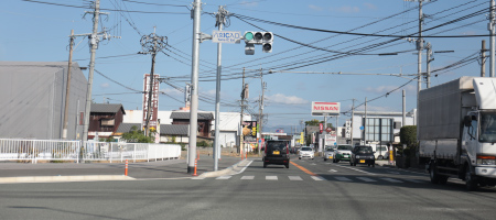 八女インター交差点より東へ車で1分